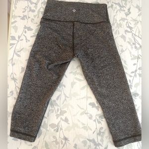 Lululemon Wunder Under Women’s size 6